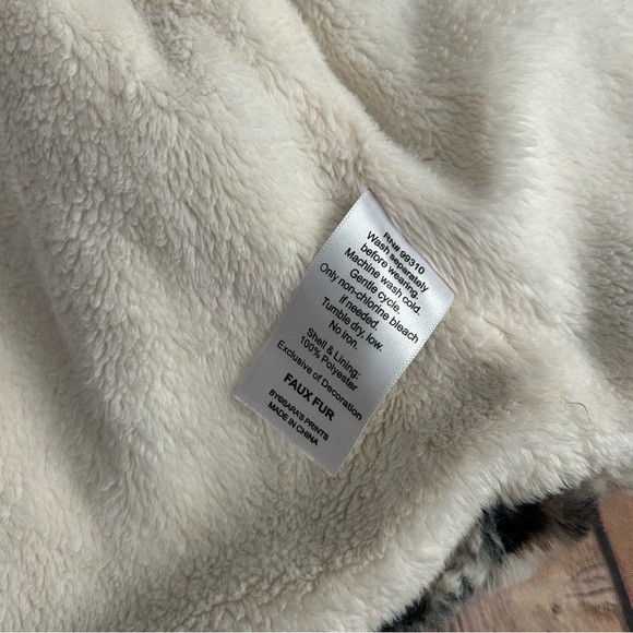 Widgeon Faux Fur Animal Print Vest - Picture 6 of 7